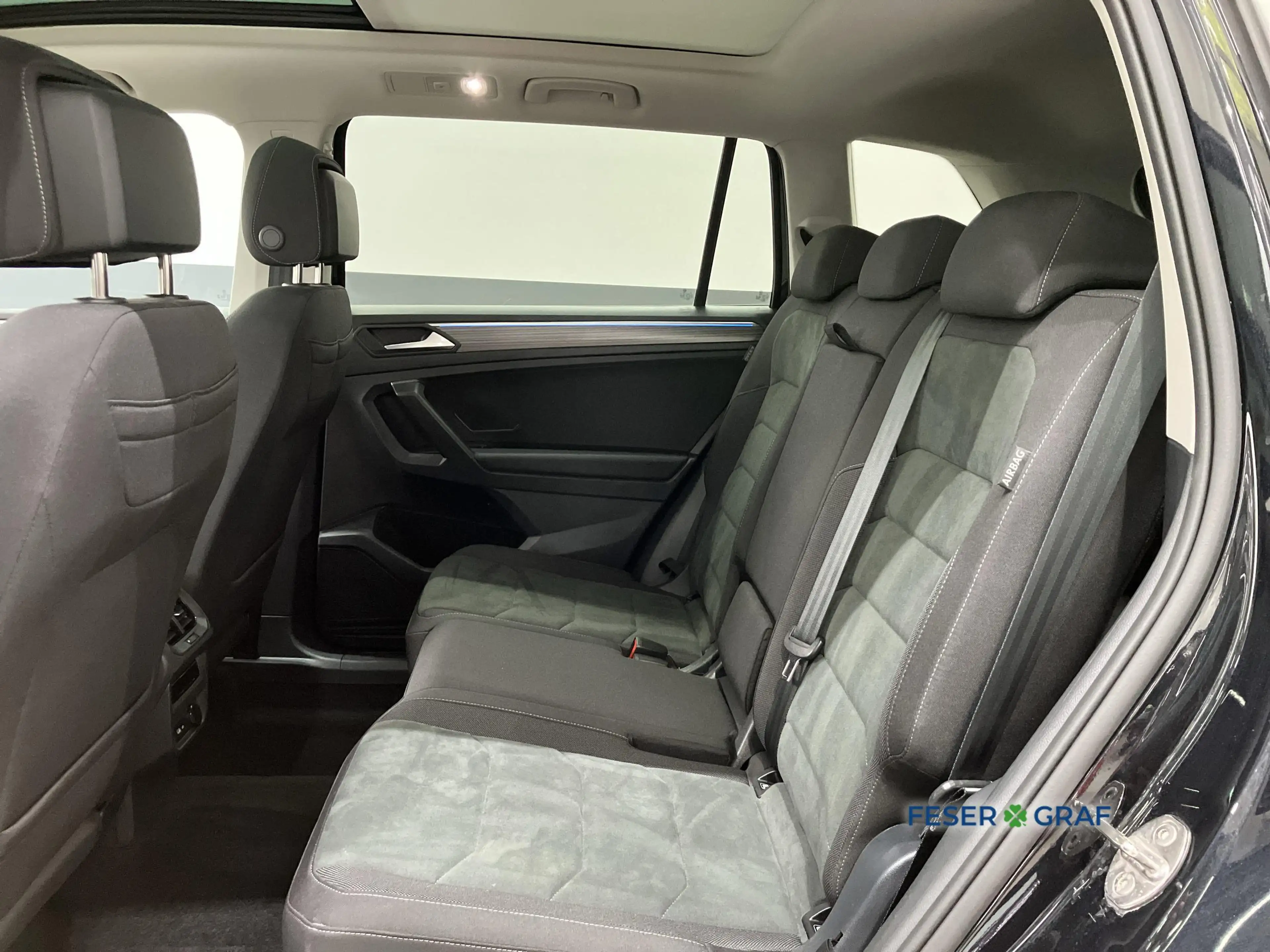 Volkswagen Tiguan Allspace Elegance TDI 4M Pano AHK HUD DCC — photo 12