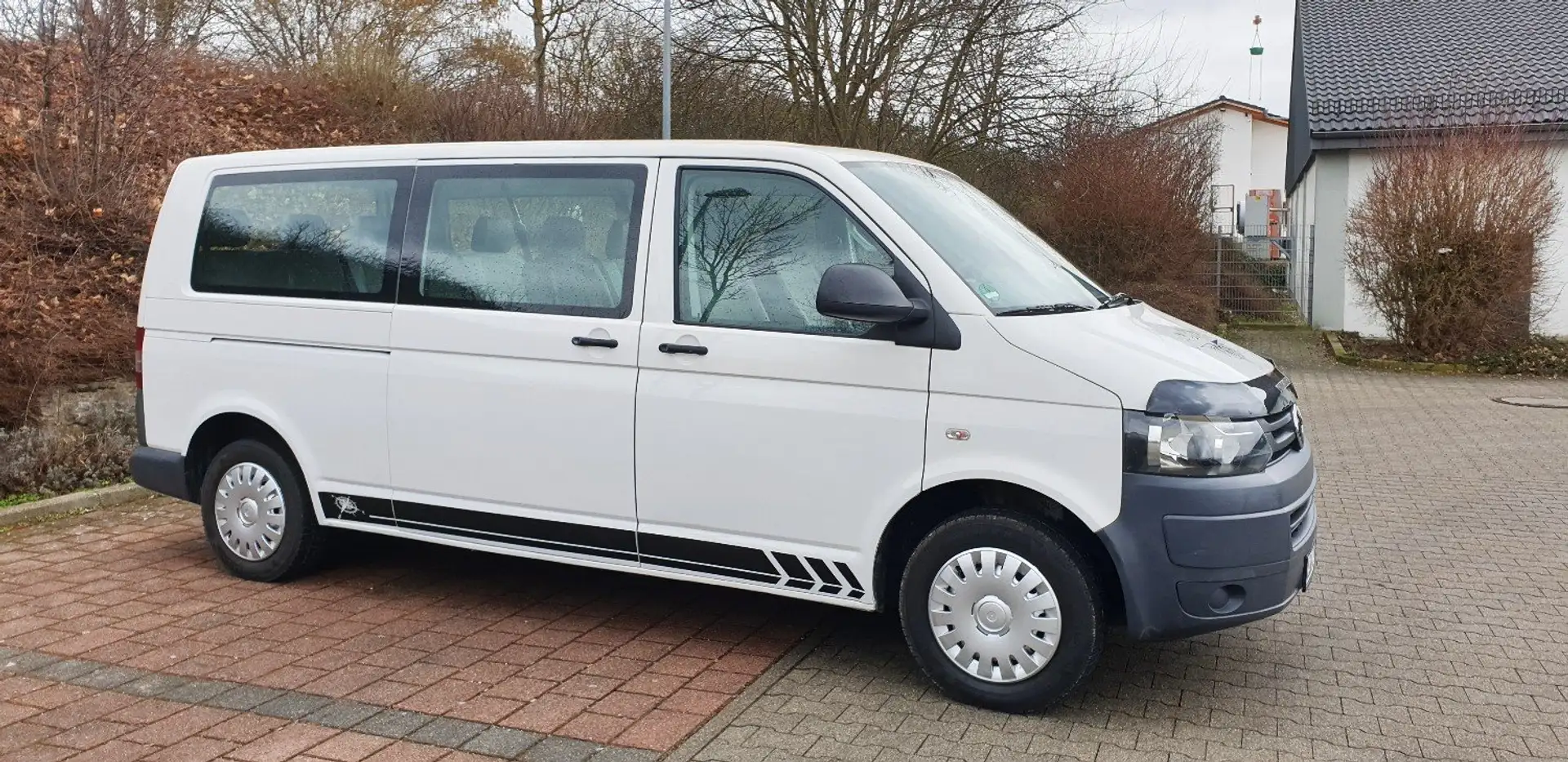 Volkswagen T5 Transporter 2.0 Lang mit 9-Sitze. Blanc - 2