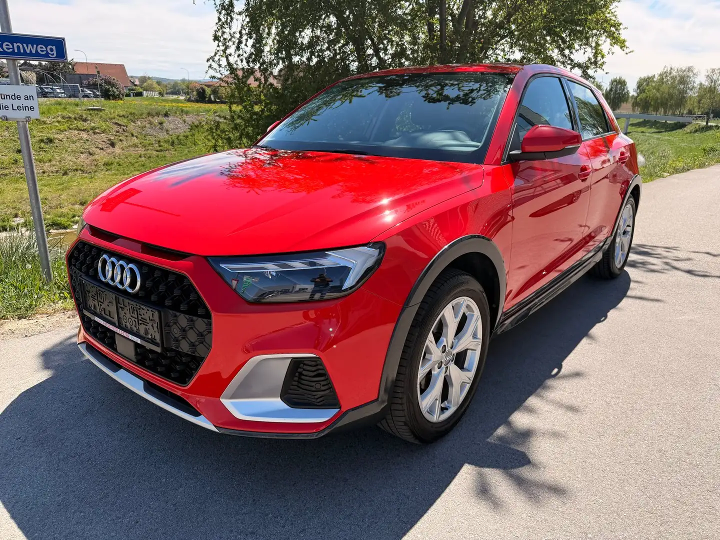 Audi A1 30 TFSI intense Rot - 1