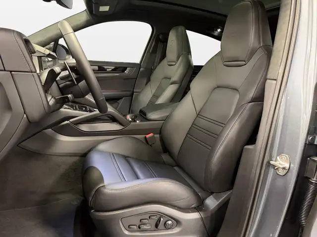 Porsche Cayenne view 14