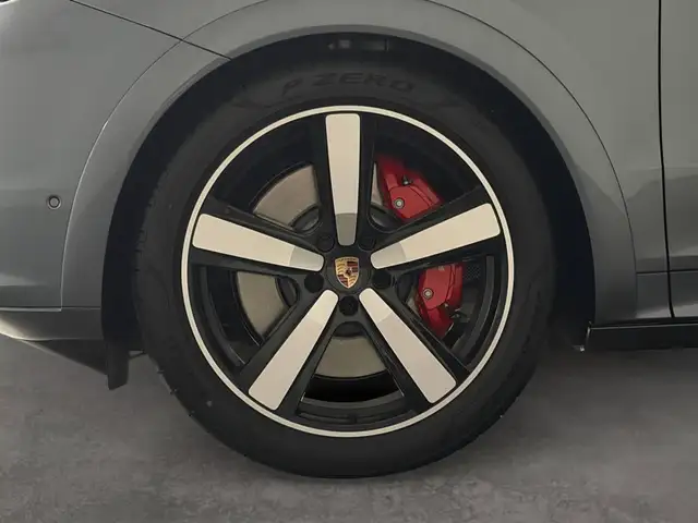 Porsche Cayenne view 9