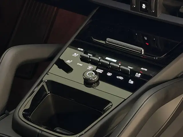 Porsche Cayenne view 13