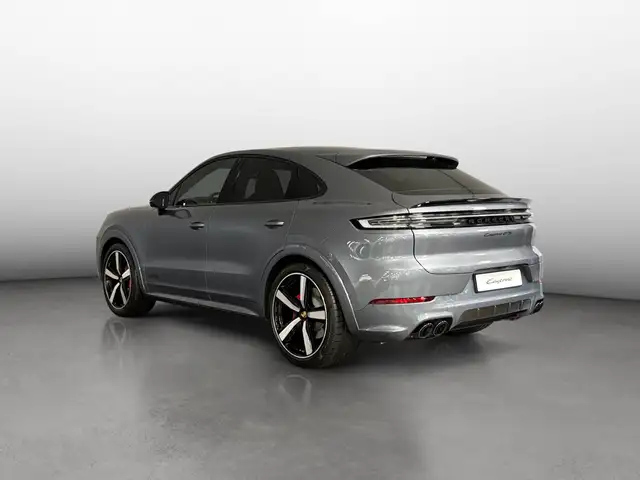 Porsche Cayenne view 3