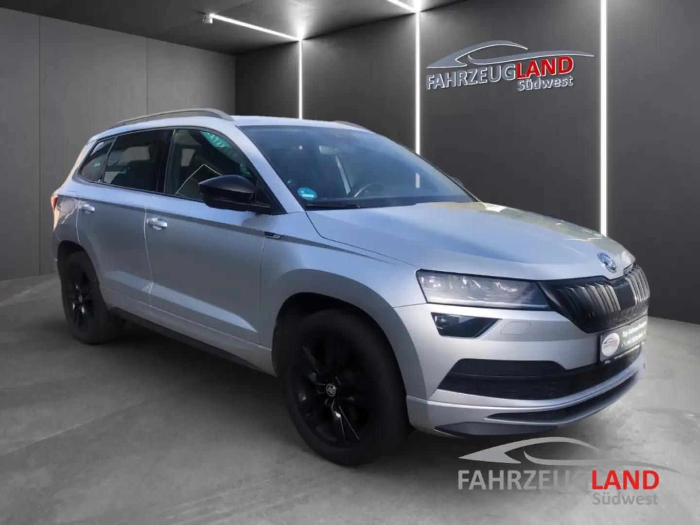 Skoda Karoq Sportline 4x4 2.0 TDI DSG el.-AHK Navi Pano Temp. Silber - 2