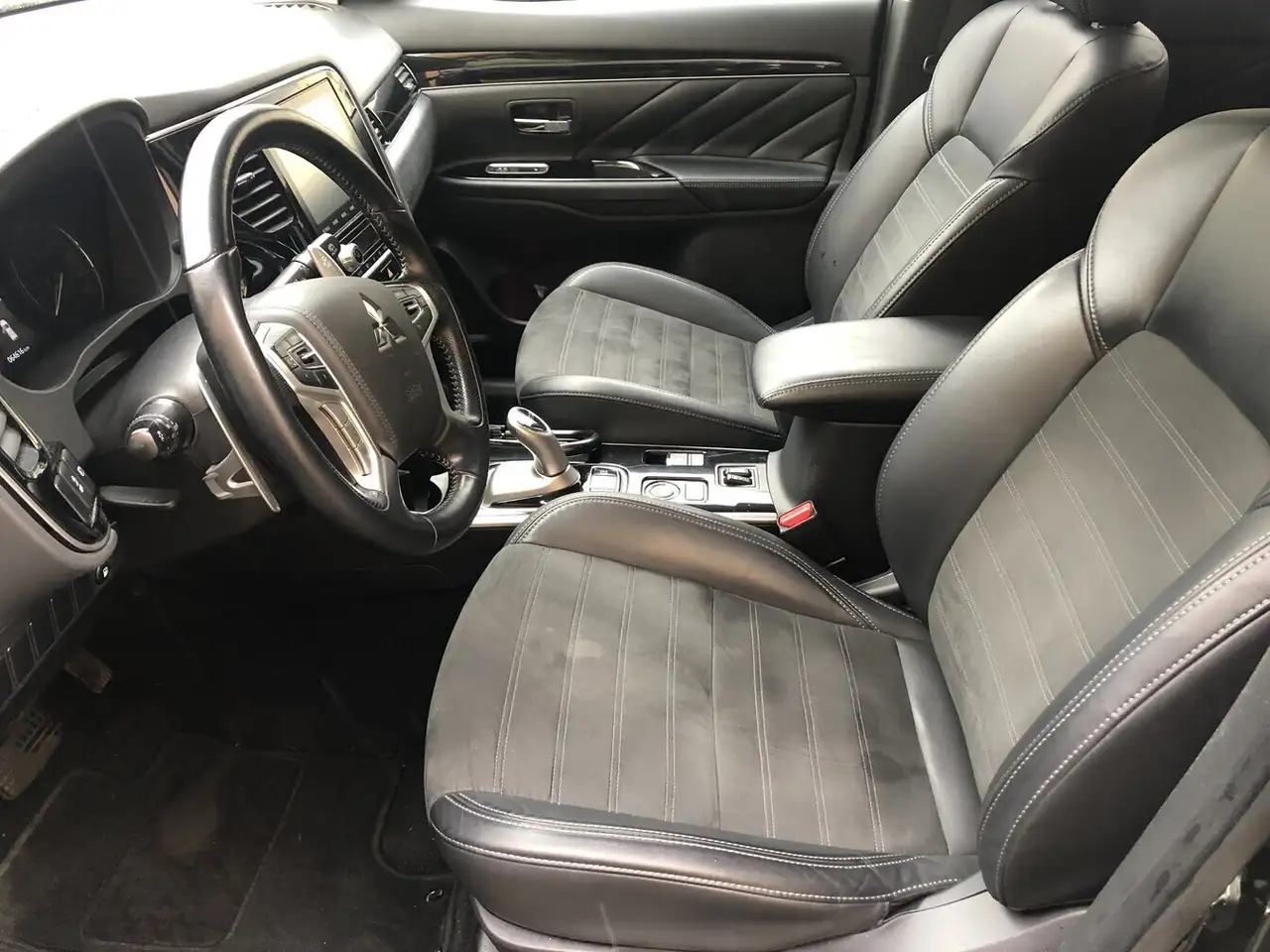 Mitsubishi Outlander снимка Mitsubishi Outlander