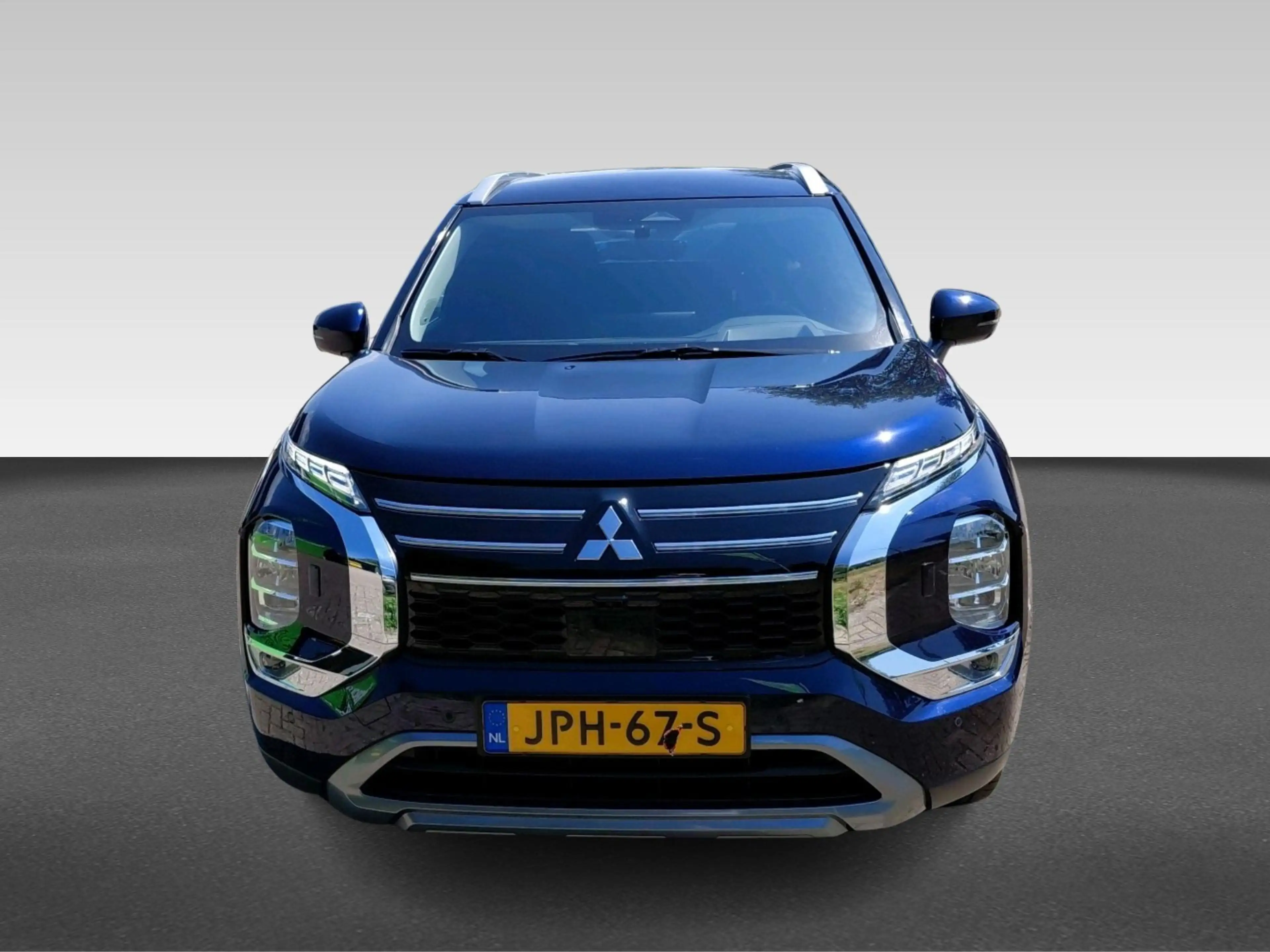 Mitsubishi Outlander 2.4 PHEV First Edition — photo 7
