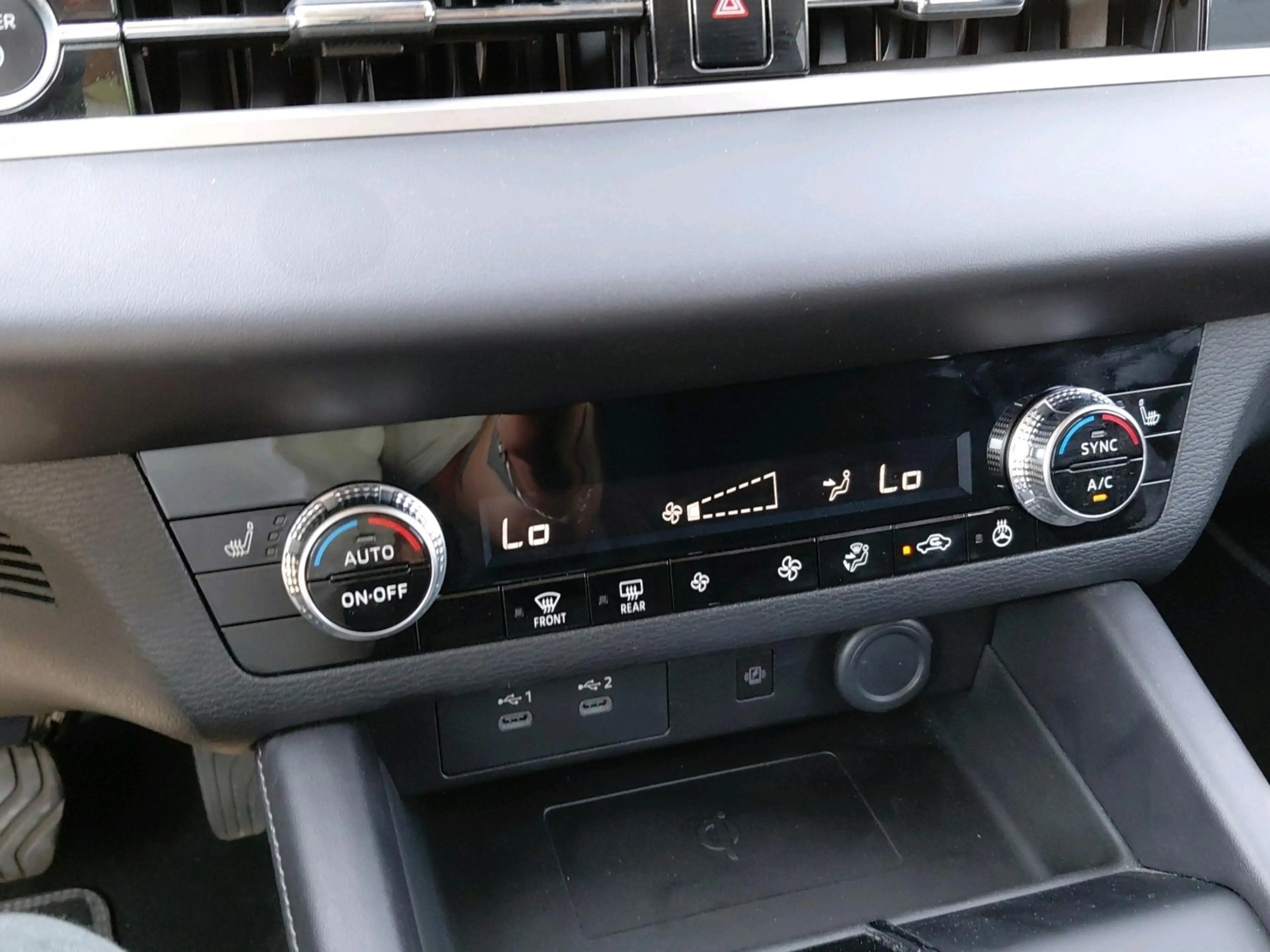 Mitsubishi Outlander 2.4 PHEV First Edition — photo 10