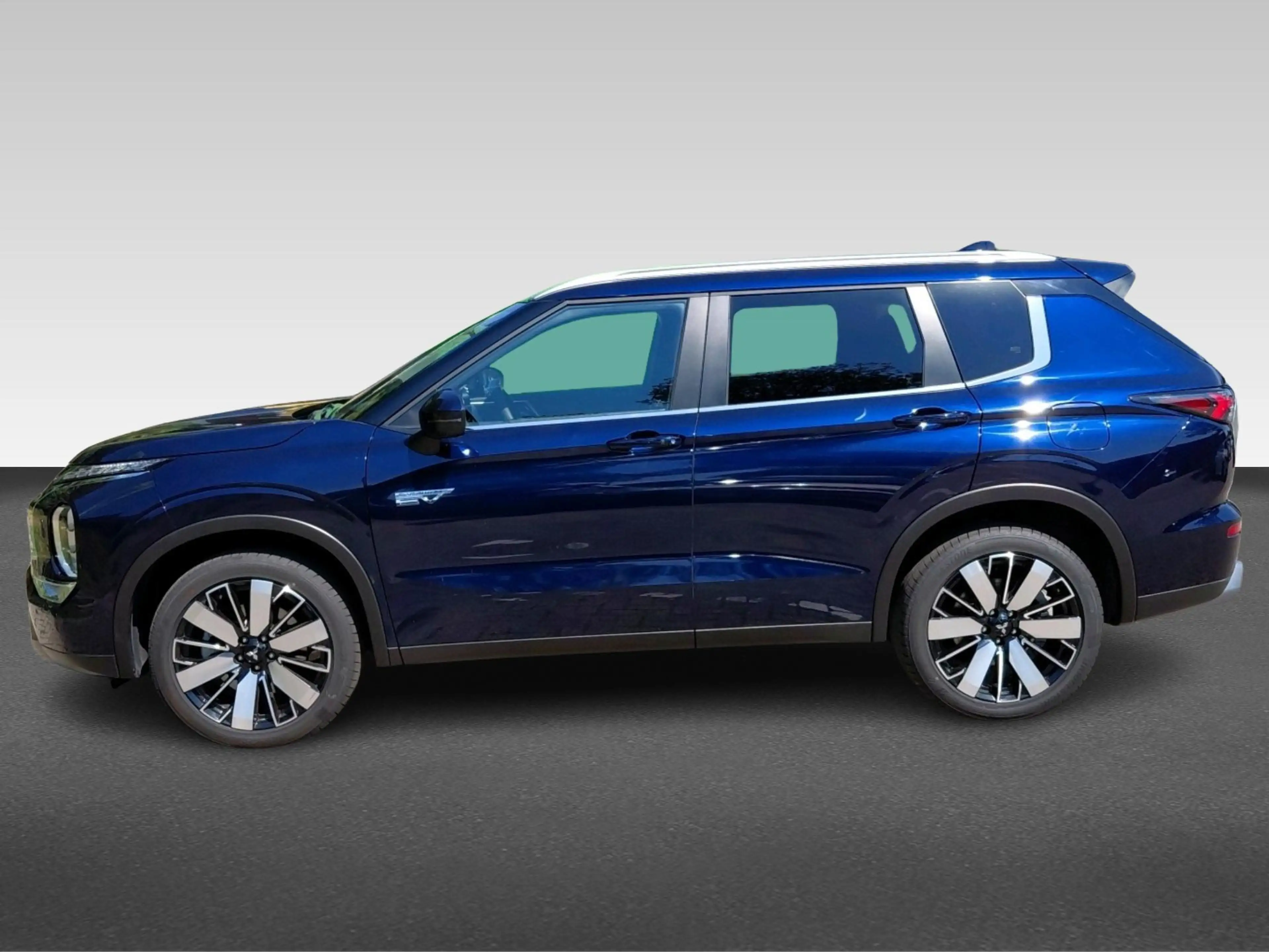 Mitsubishi Outlander 2.4 PHEV First Edition — photo 2