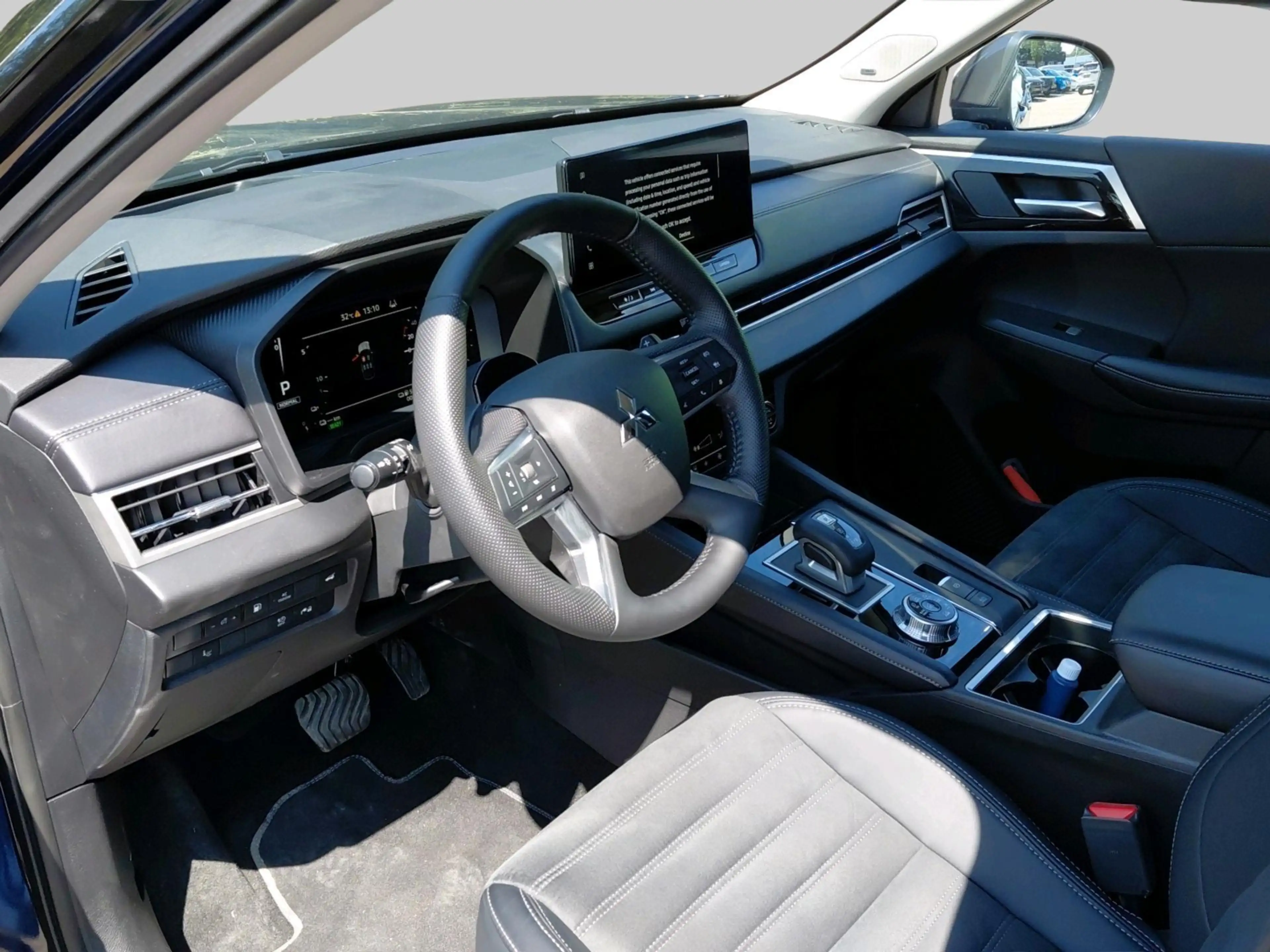 Mitsubishi Outlander 2.4 PHEV First Edition — photo 4