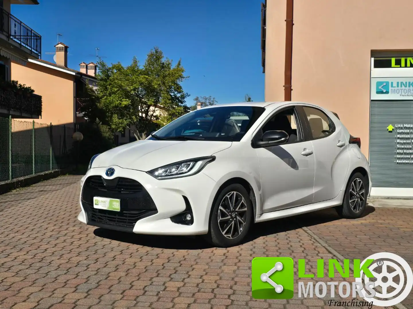 Toyota Yaris 1.5 Hybrid 5 porte Trend Promo Blanc - 1