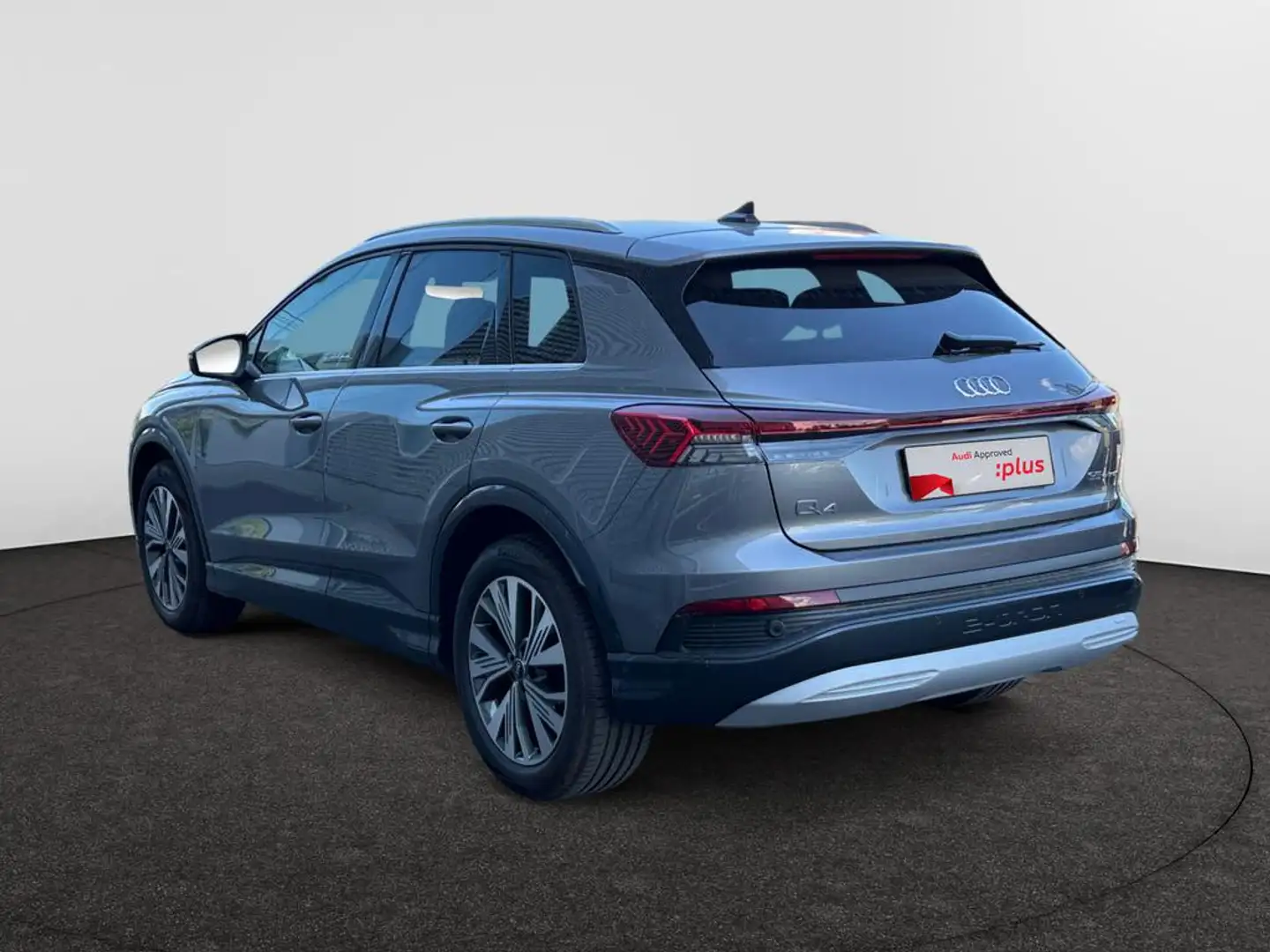 Audi Q4 e-tron Audi Q4  Advanced 35 e-tron  125,00 kW Šedá - 2