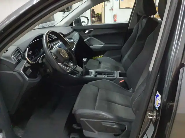 Audi Q3 view 7