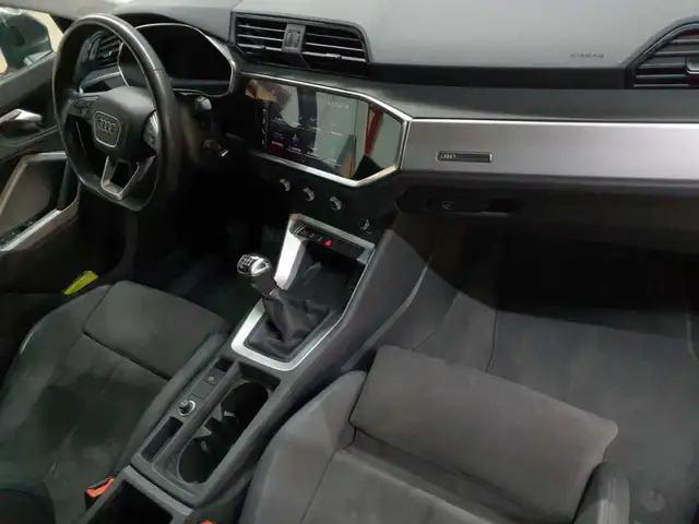 Audi Q3 view 9
