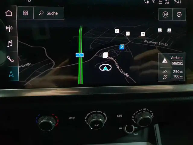 Audi Q3 view 12