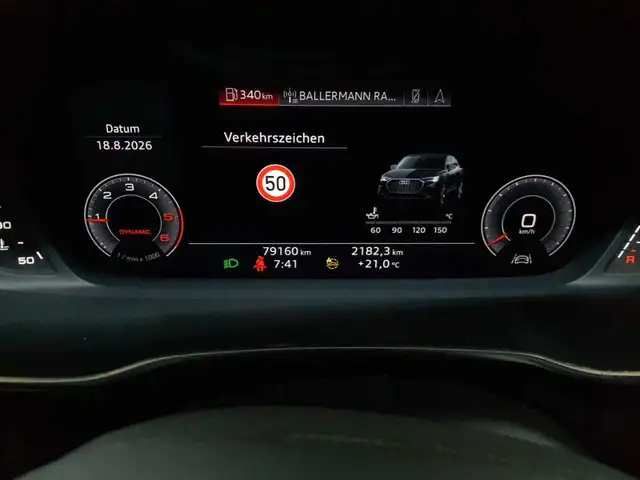 Audi Q3 view 11