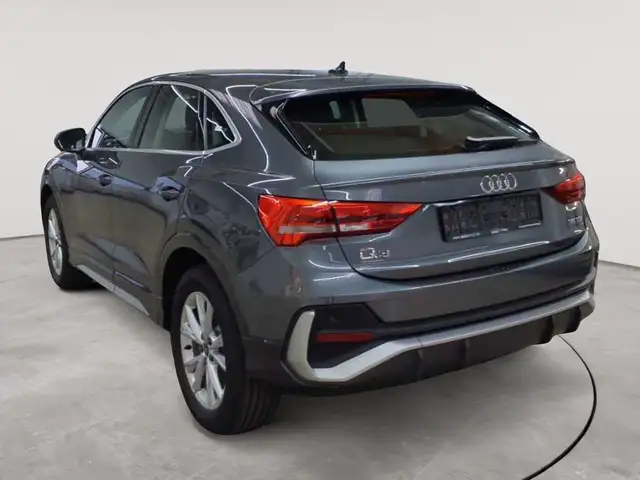 Audi Q3 view 5