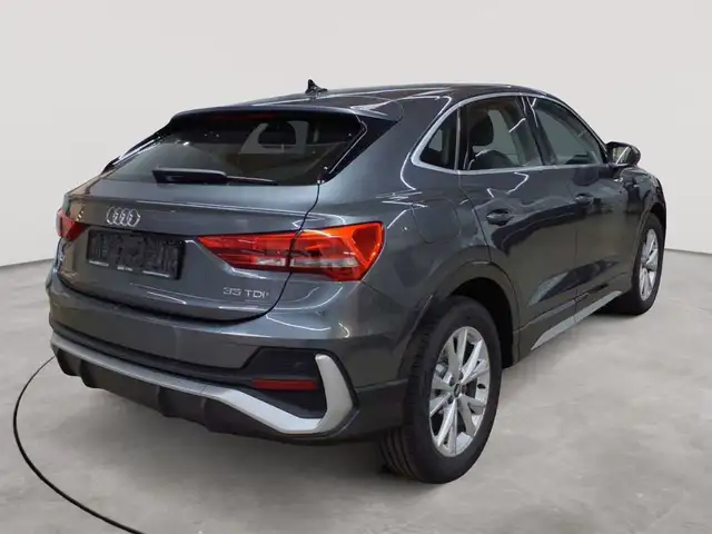 Audi Q3 view 4
