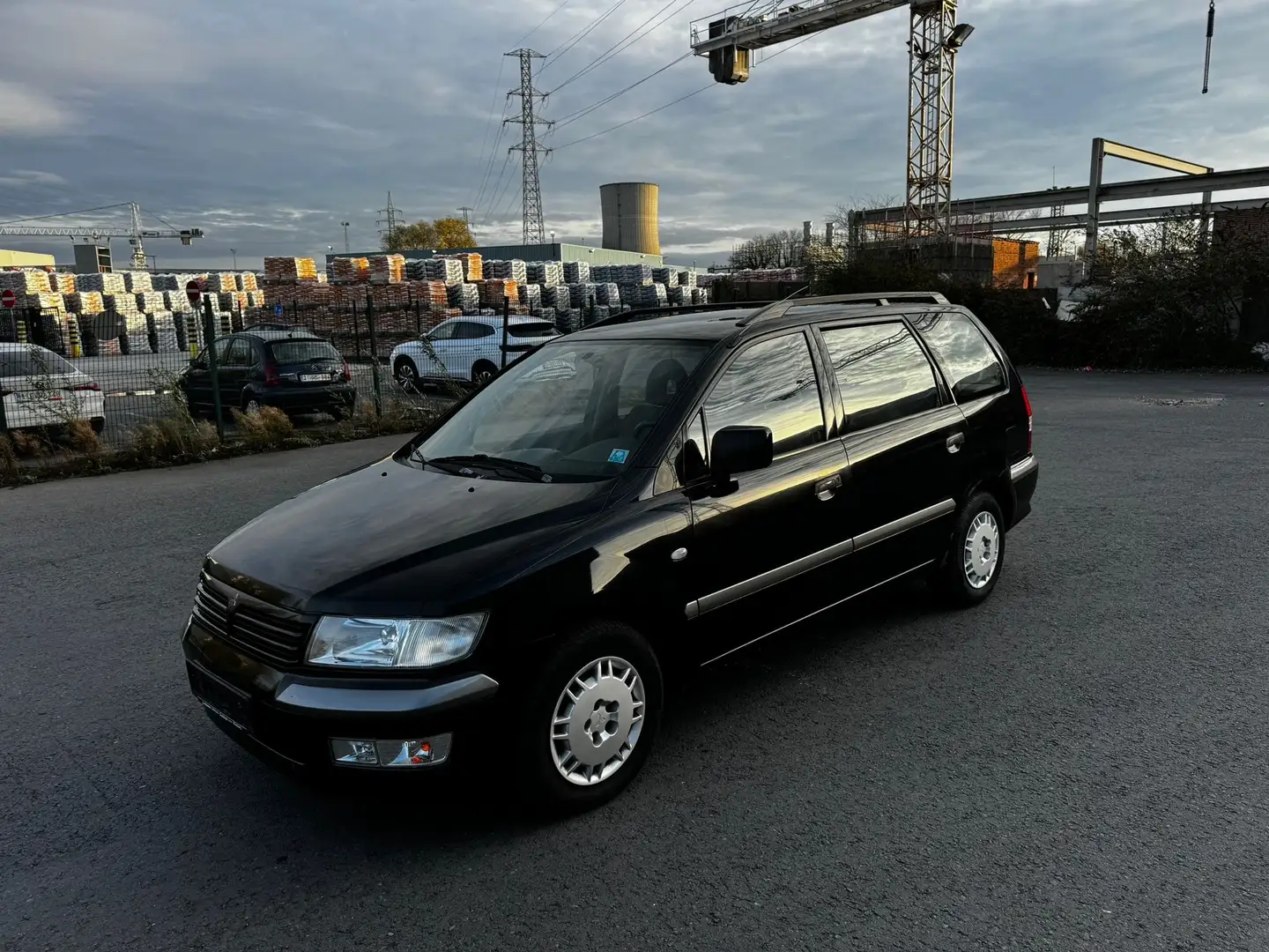 Mitsubishi Space Wagon 2.0i GLX AIRCO JANTE ALUMINIUM Zwart - 1