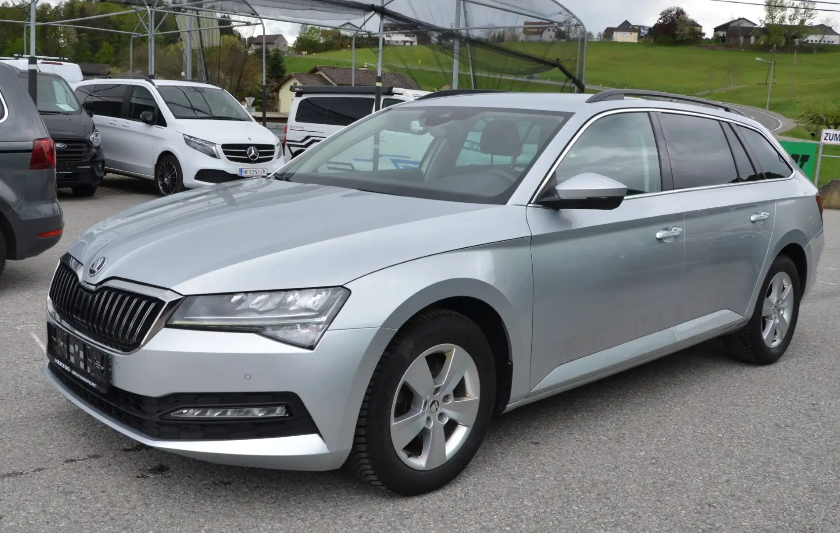 Skoda Superb Superb Kombi 2,0 TDI DSG LED VIRTUAL 1.BESITZ Silber - 2