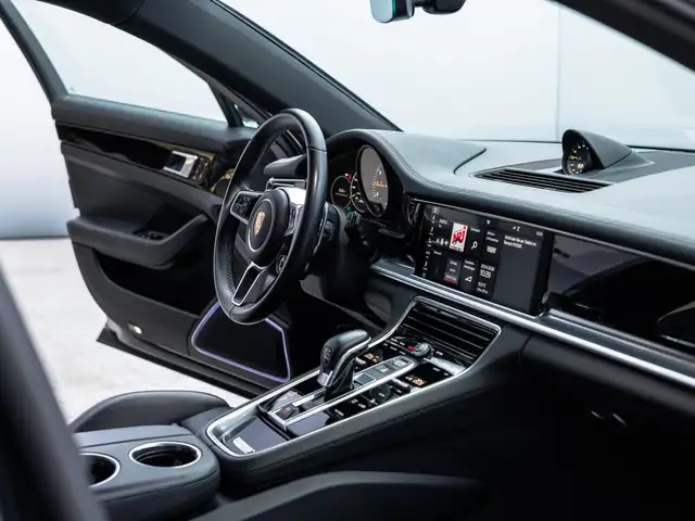 Porsche Panamera view 29
