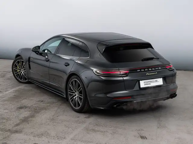 Porsche Panamera view 16