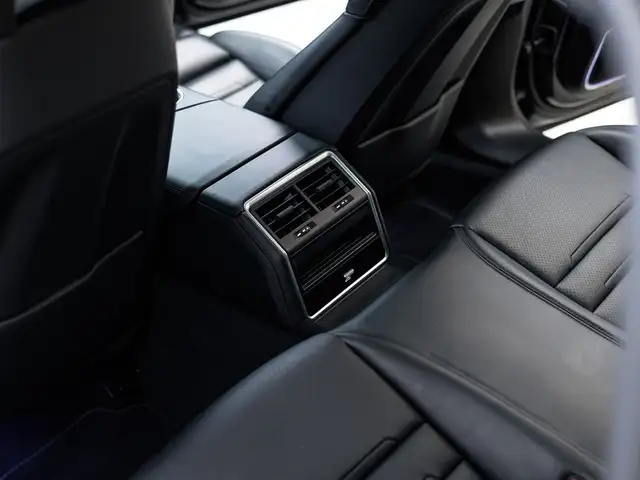 Porsche Panamera view 26