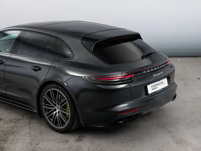 Porsche Panamera view 17