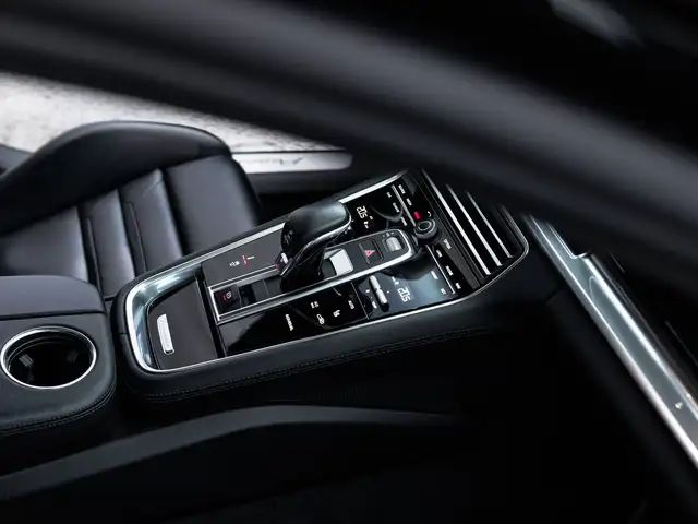 Porsche Panamera view 28