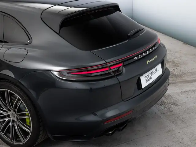 Porsche Panamera view 8