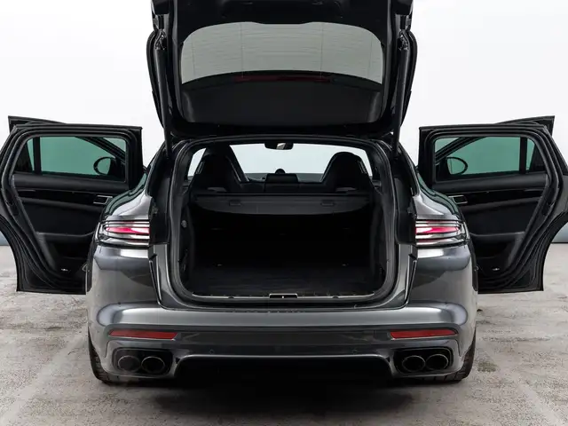 Porsche Panamera view 21