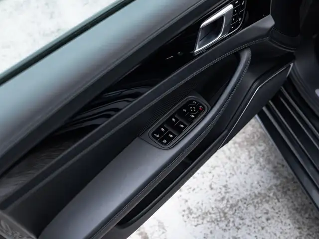Porsche Panamera view 22