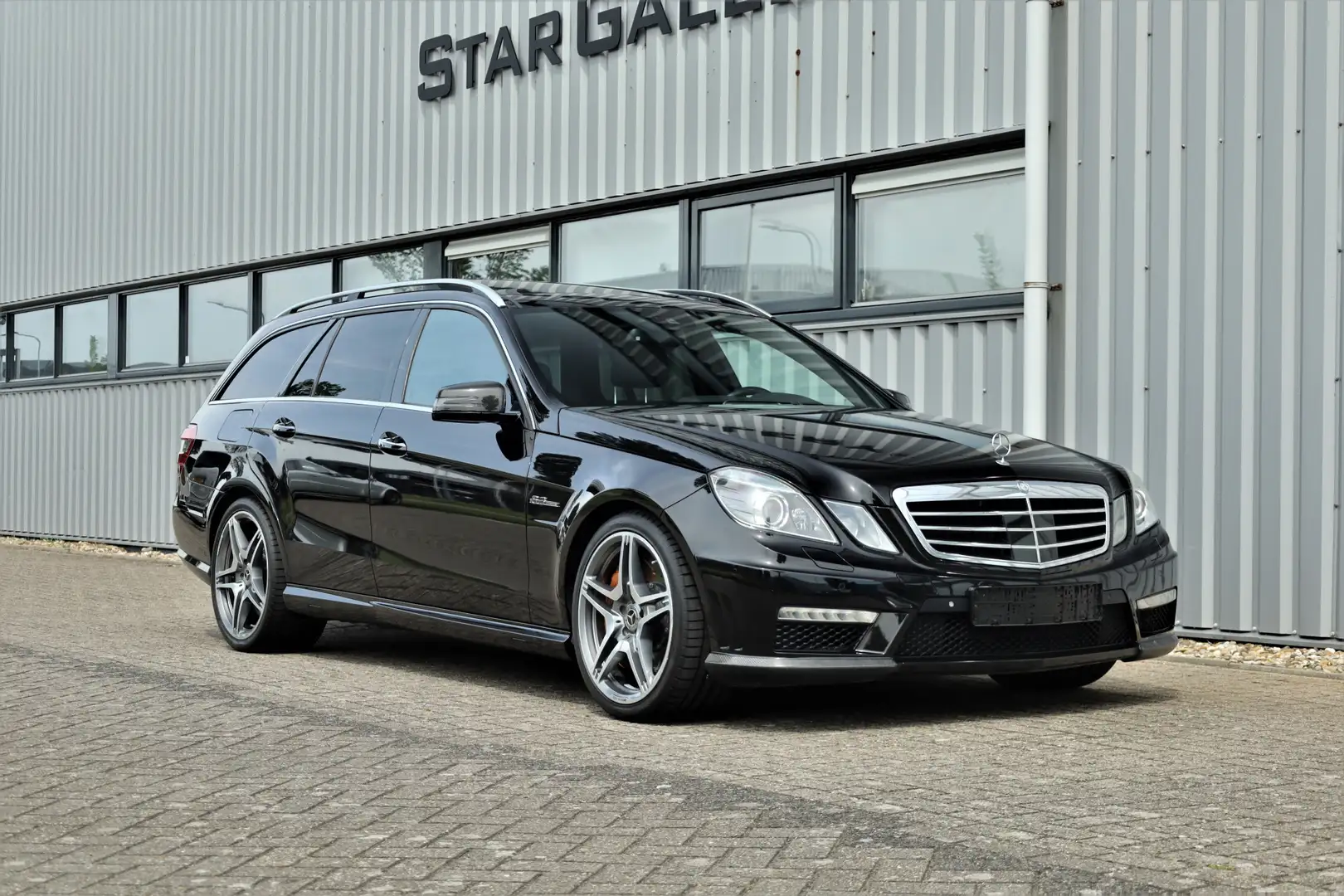 Mercedes-Benz E 63 AMG Estate E Youngtimer Schwarz - 1