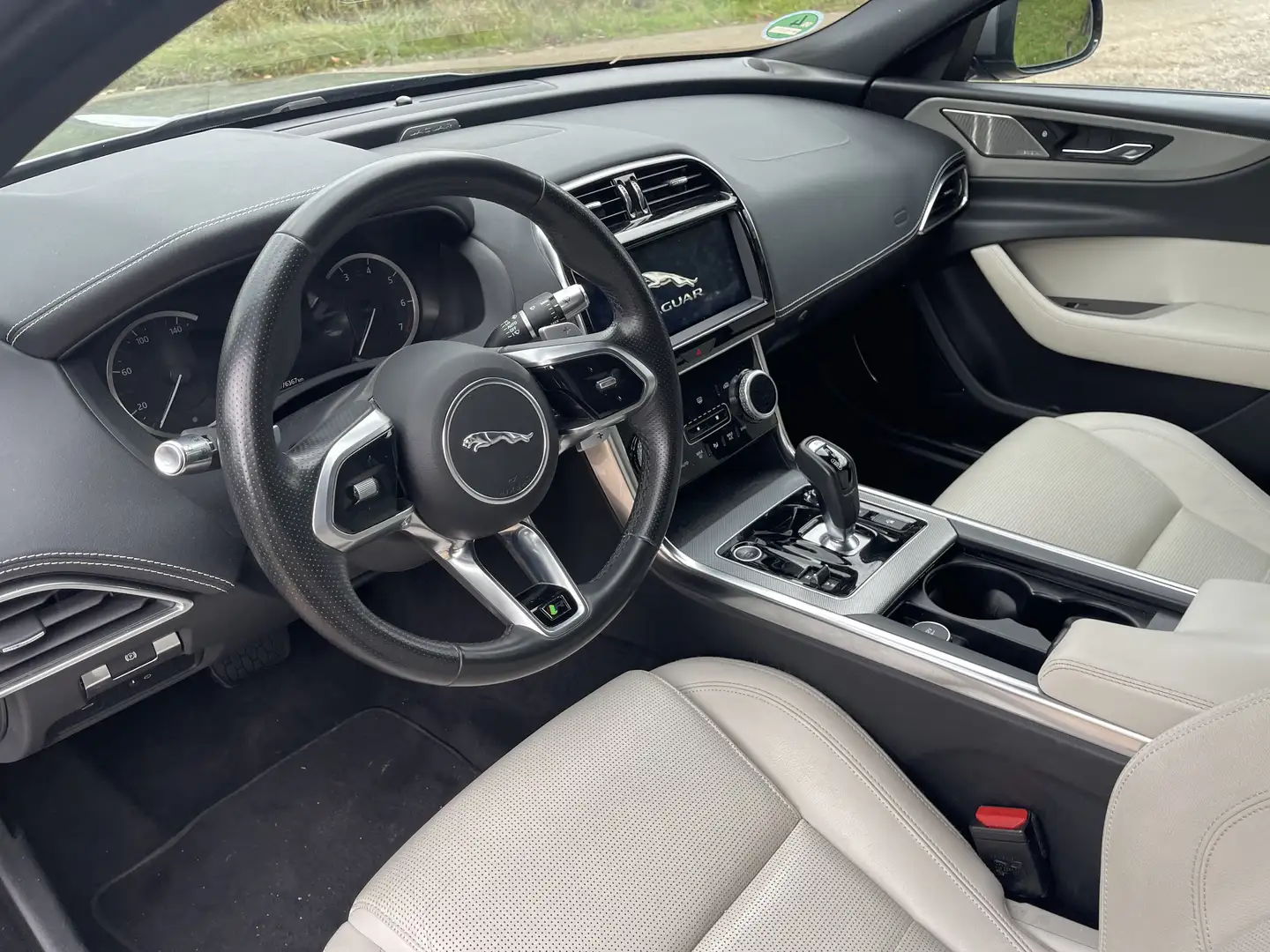 Jaguar XE S (02.2019->) Grau - 1