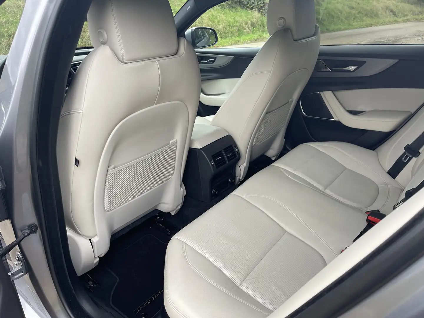 Jaguar XE S (02.2019->) Grau - 2