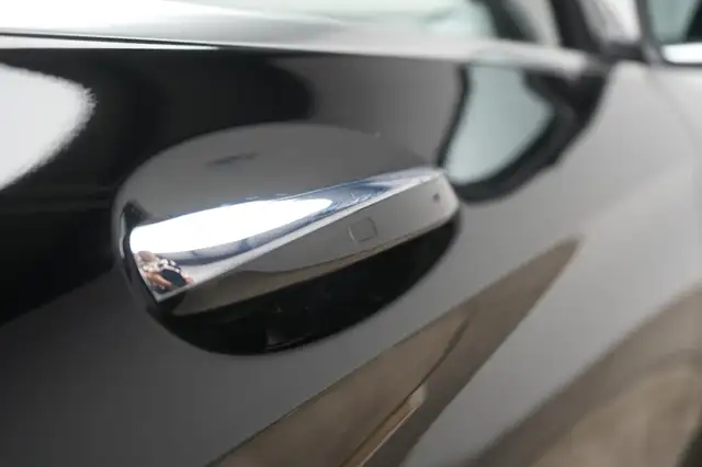 Mercedes-Benz GLC view 14