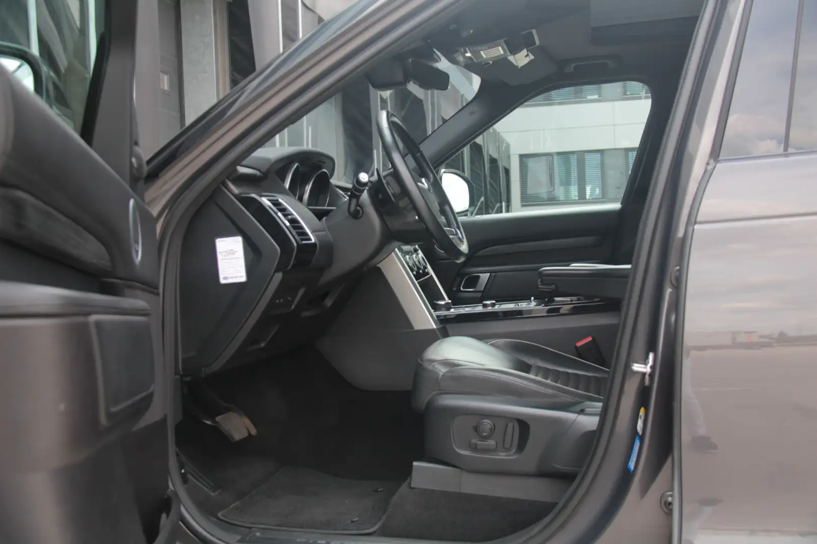 Land Rover Discovery 3.0 Td6 HSE Luxury Grijs - 2