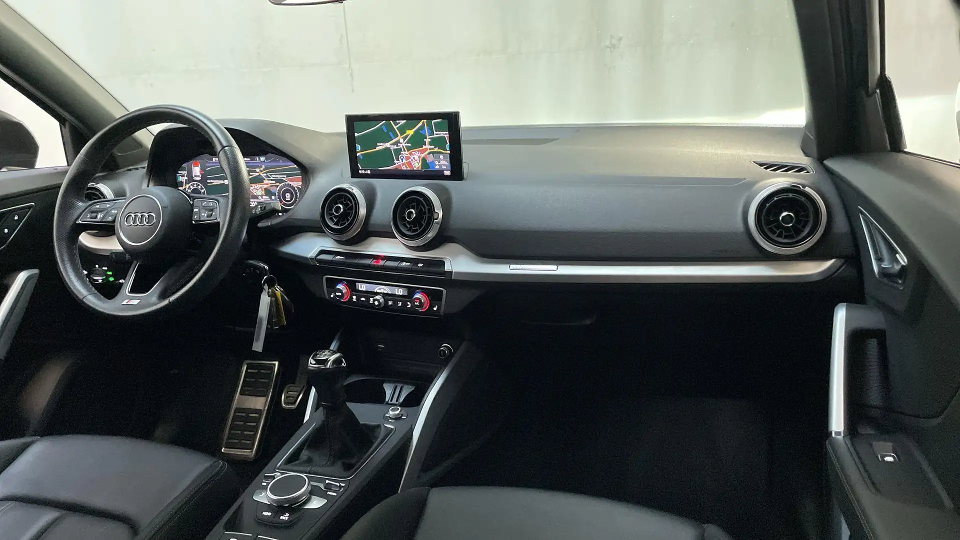 Audi Q2 30 TFSI S Edition S-Line Leder LED Stoelverwarming Grijs - 2