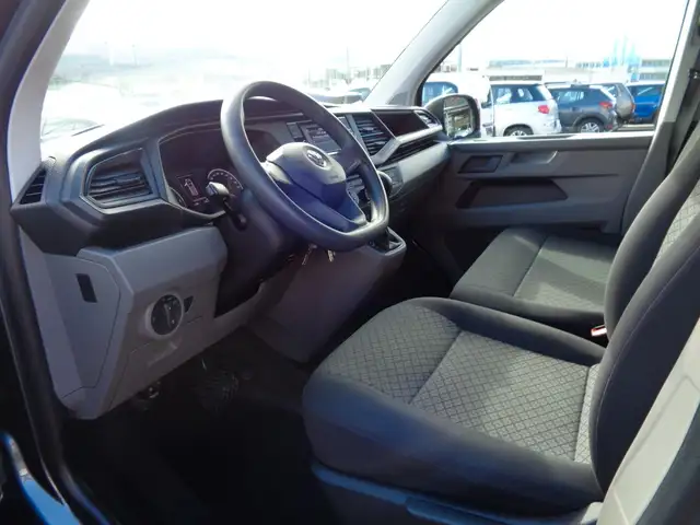 Volkswagen Caravelle view 6