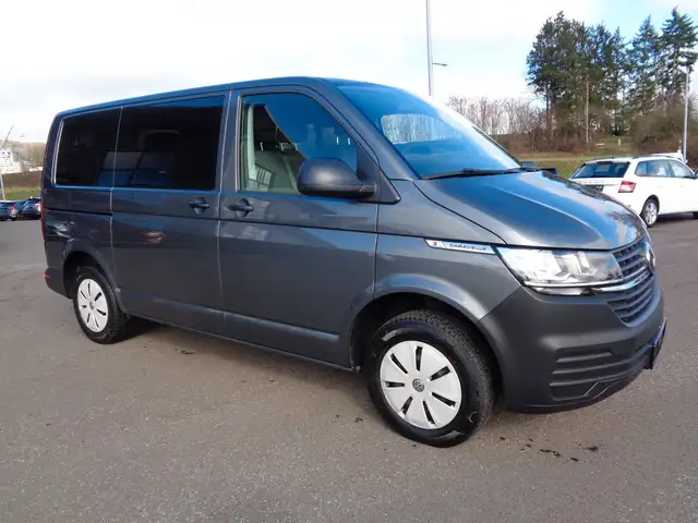 Volkswagen Caravelle view 3