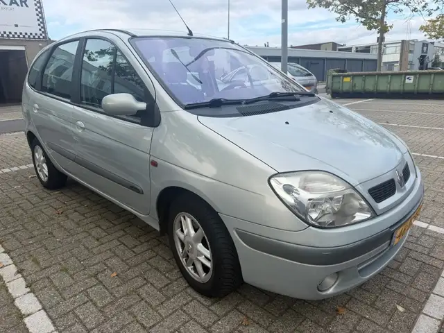 Renault Scenic view 5