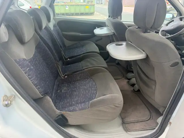 Renault Scenic view 11
