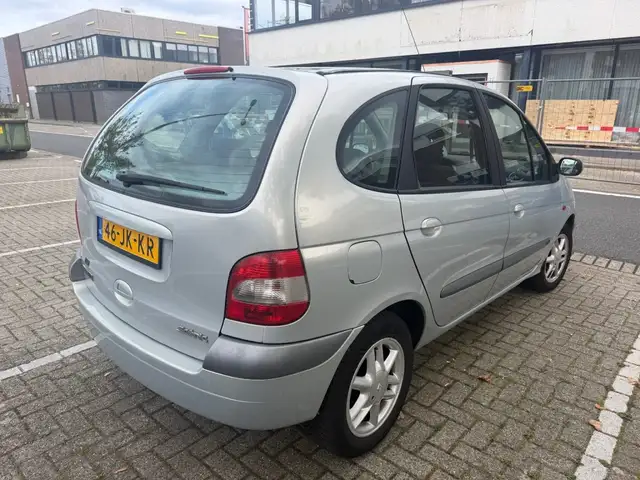 Renault Scenic view 6