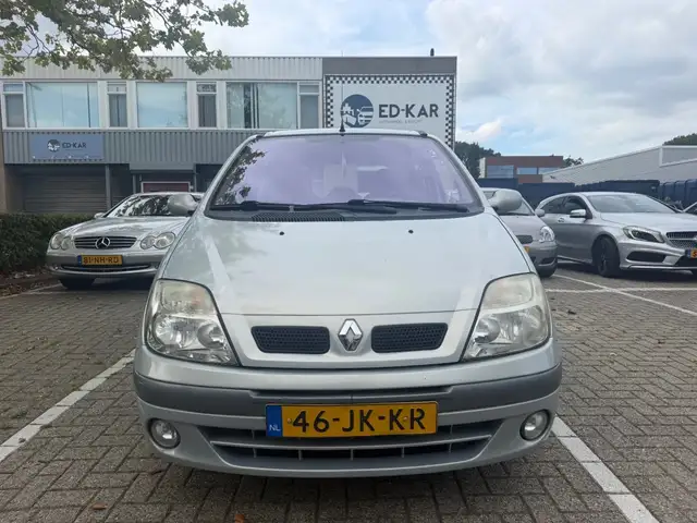 Renault Scenic view 4