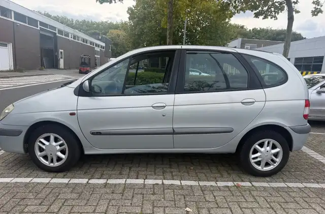 Renault Scenic view 15