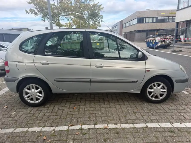 Renault Scenic view 14