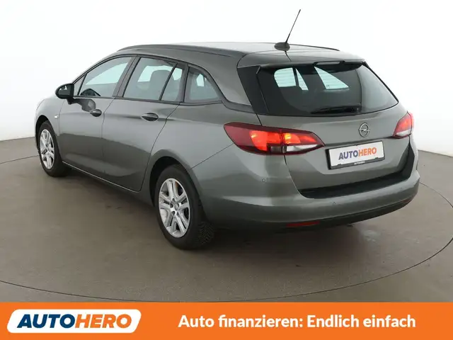 Opel Astra view 4
