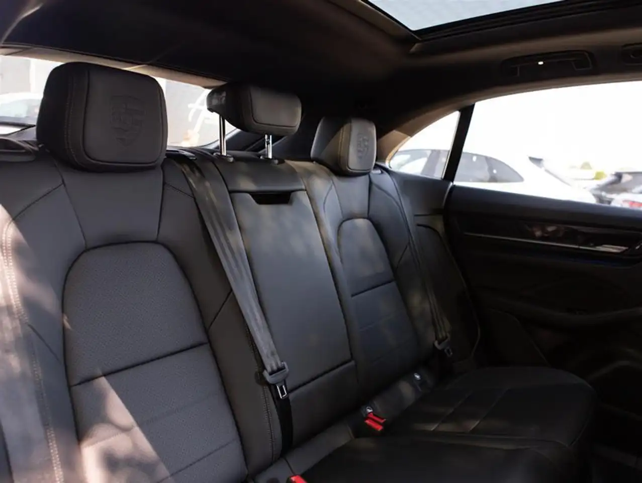 Porsche Macan снимка Porsche Macan