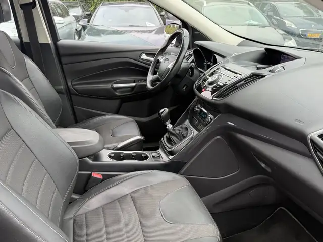 Ford Kuga view 3