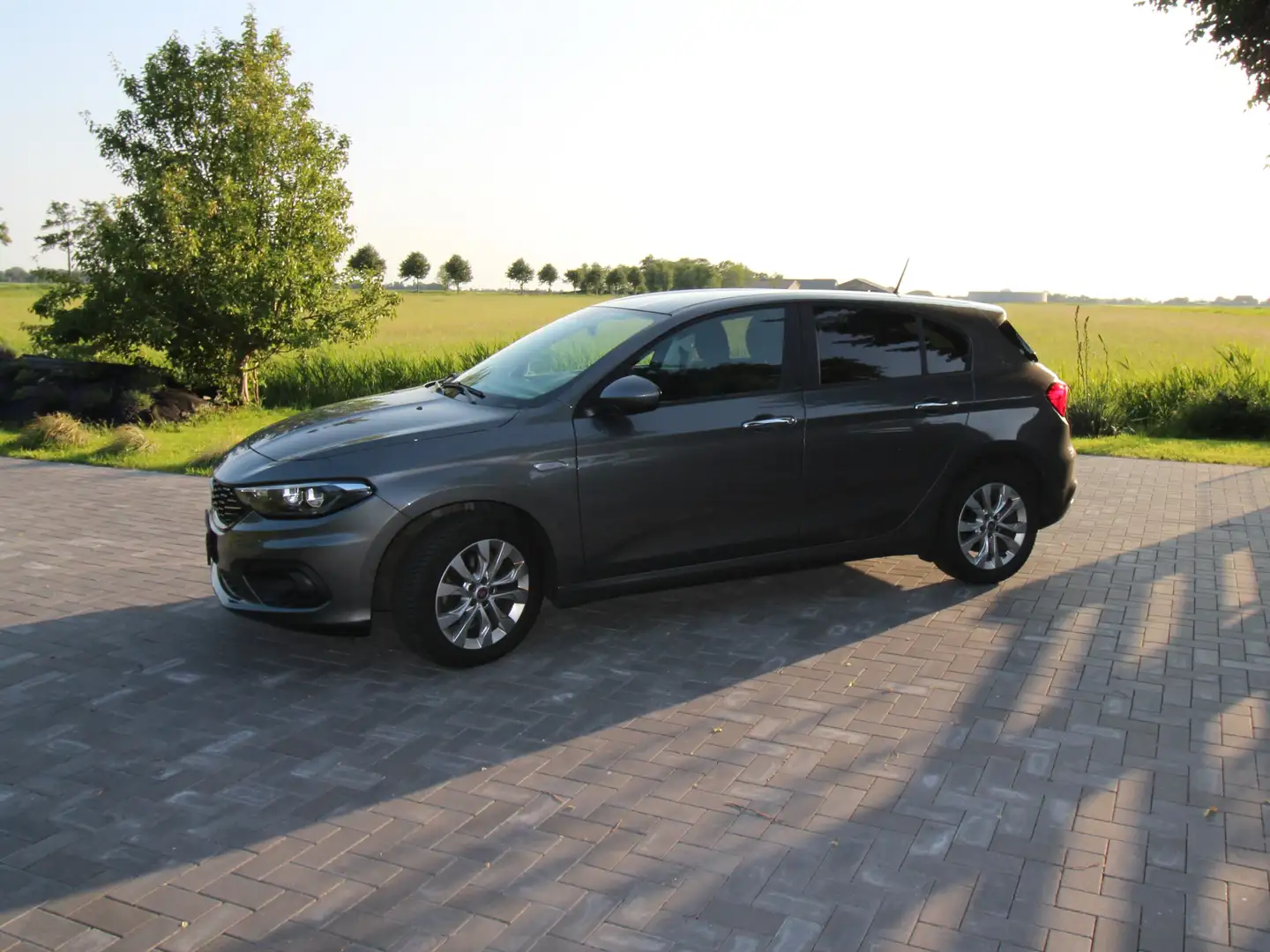 Fiat Tipo Tipo Kombi 1.6 MultiJet DCT Easy Grau - 1