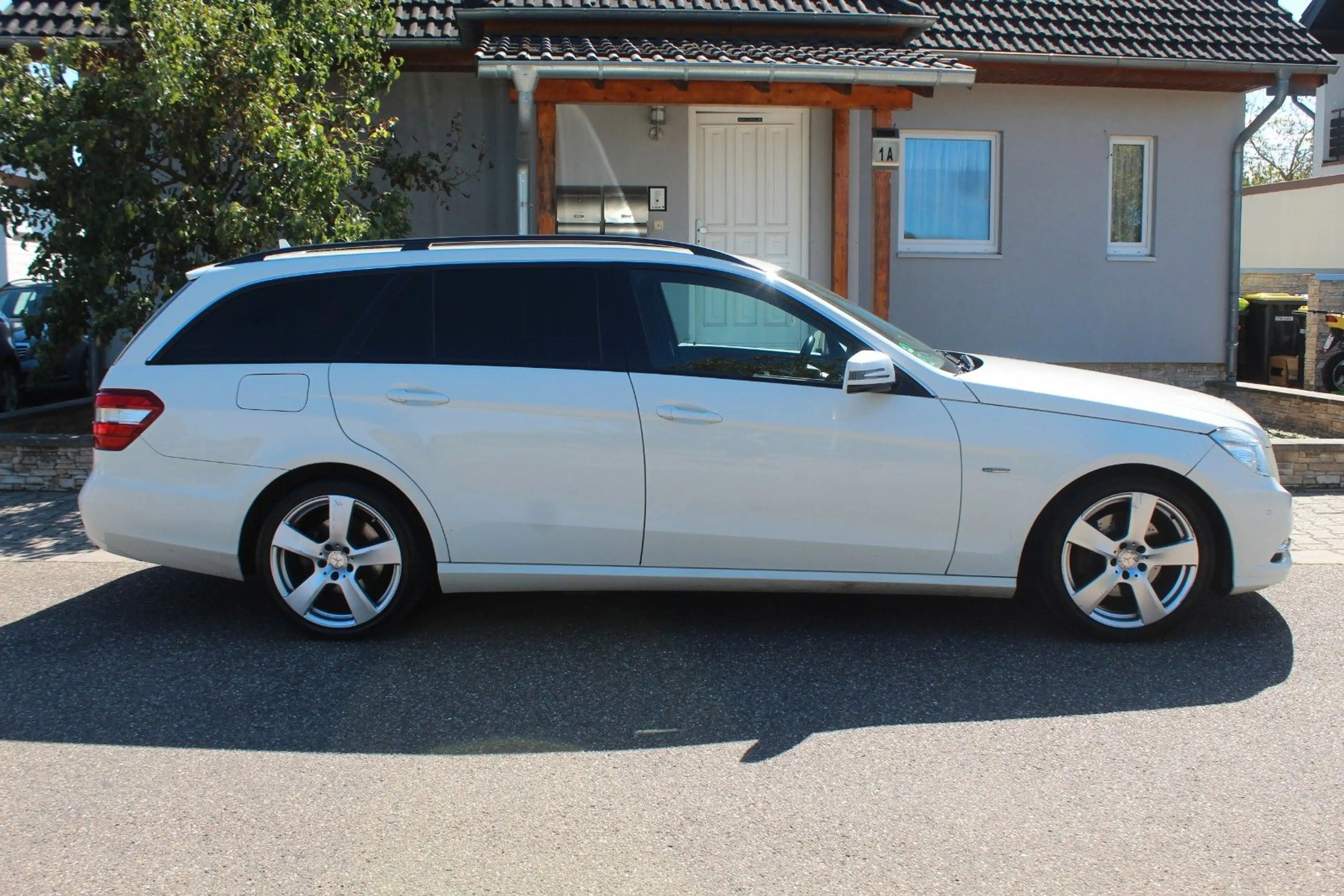 Mercedes-Benz E 220 CDI T BlueEFFICIENCY — photo 4
